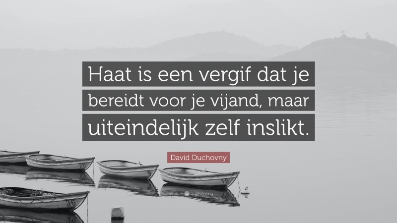 David Duchovny Quote: “Haat is een vergif dat je bereidt voor je vijand, maar uiteindelijk zelf inslikt.”