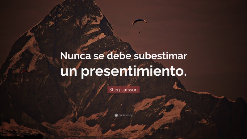 Stieg Larsson Quote: “Nunca se debe subestimar un presentimiento.”